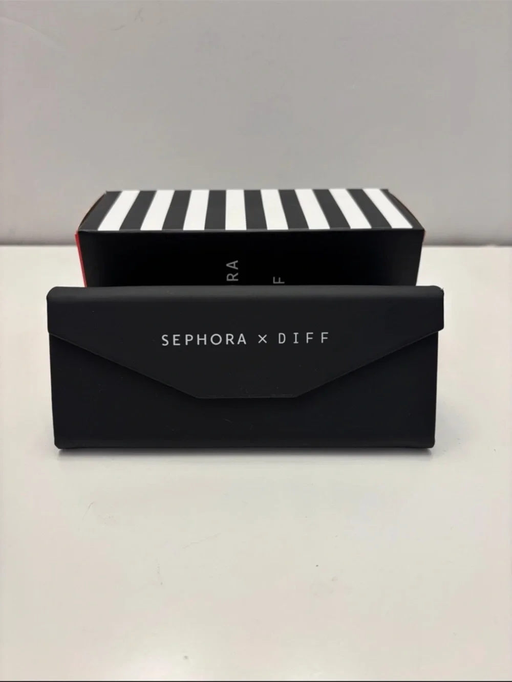 NEW Sephora x DIFF Indy Rectangular Sunglasses Includes travel case and cleaning